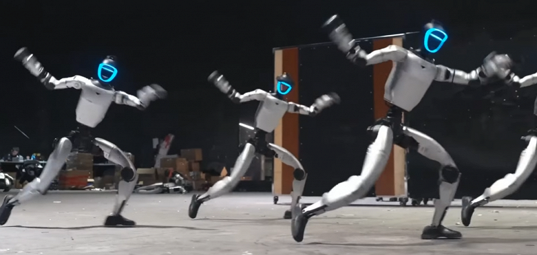 Они уже здесь: гуманоидные роботы научились работать в команде, драться и освоили паркур. Unitree Robotics планирует продать до 20 тыс. штук в 2026 году